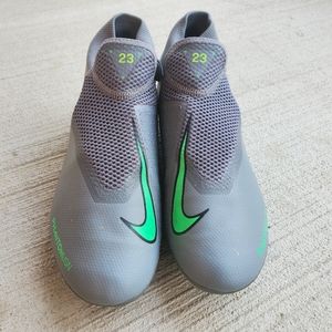 Nike Phantom Multi Ground Soccer/Football Cleat